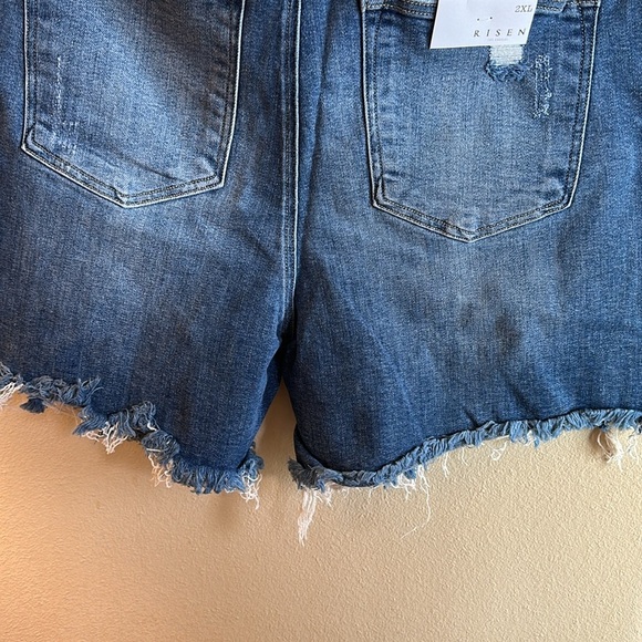 Risen Curvy Max HR Shorts Size 2XL Medium Wash High Rise Distressed NEW - Picture 9 of 15
